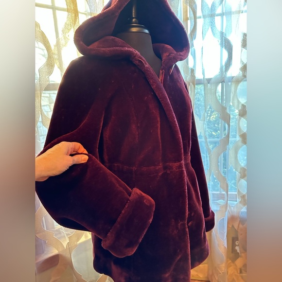 Dennis Basso faux fur coat - Picture 2 of 15